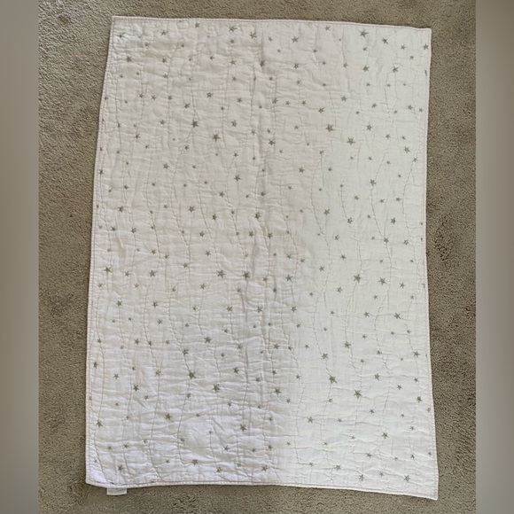 POTTERY BARN KIDS EMILY & MERITT SCATTERED STARS PINK & SILVER BABY QUILT  36X50 - Picture 2 of 7